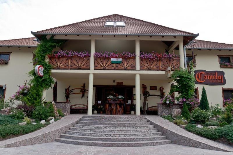 Camelot Club Hotel Вац Екстер'єр фото