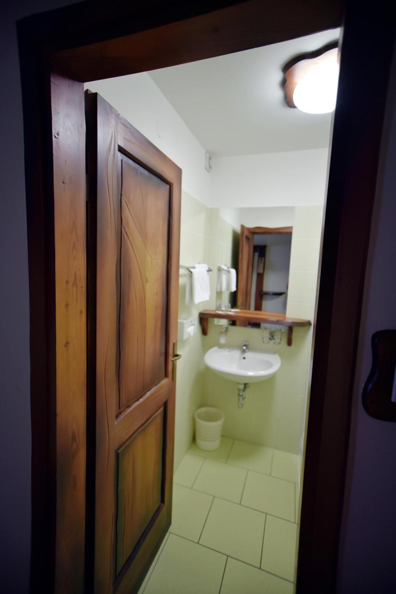 Camelot Club Hotel Вац Екстер'єр фото