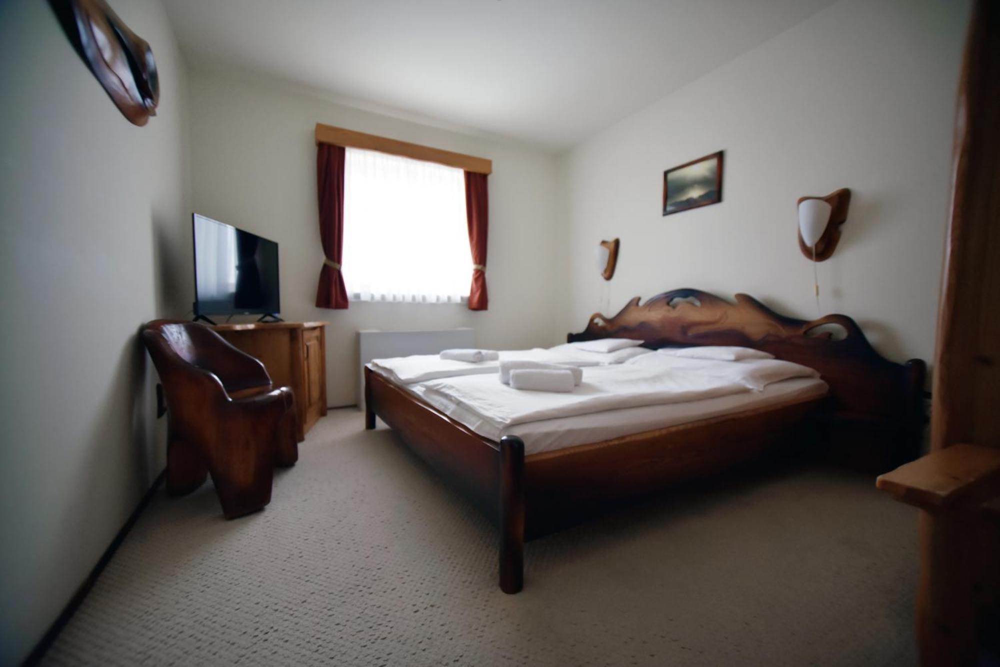 Camelot Club Hotel Вац Екстер'єр фото