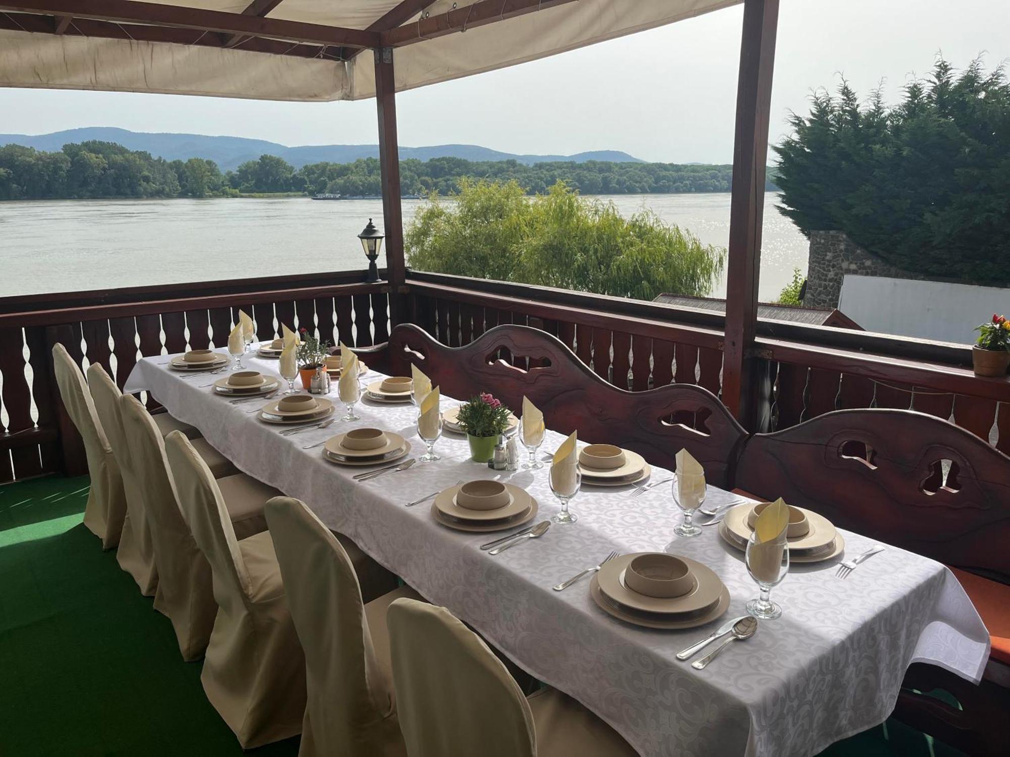 Camelot Club Hotel Вац Екстер'єр фото